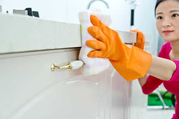 how to clean heavy grease off kitchen cabinets tips