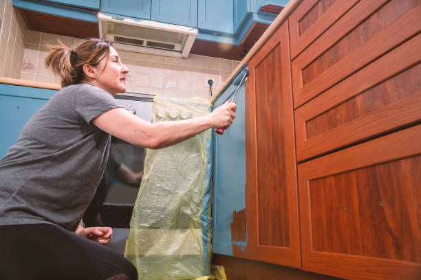 how to stain wood kitchen cabinets tips